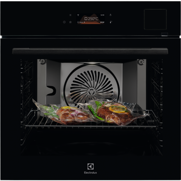 Electrolux 900 SteamPro ugradna rerna