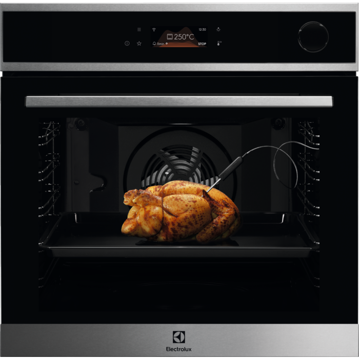 Electrolux 700 SteamCrisp ugradna rerna