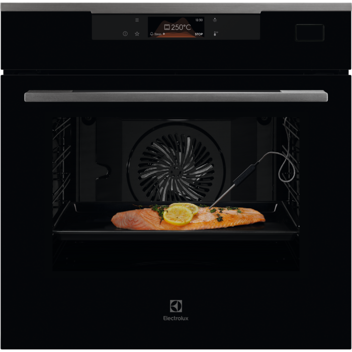 Electrolux 800 SteamBoost ugradna rerna