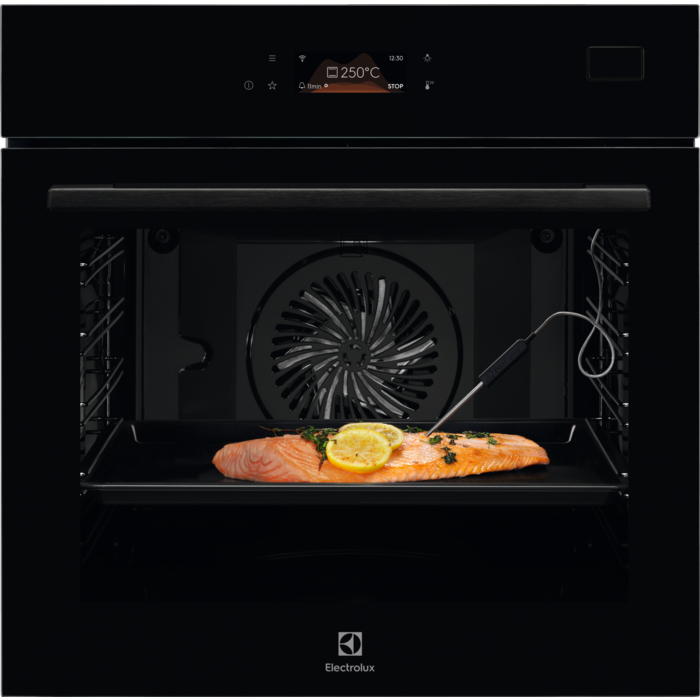 Electrolux 800 SteamBoost ugradna rerna